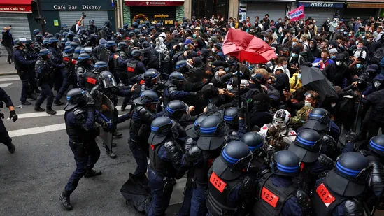 france pro 01 France’s “Block Everything” Protests