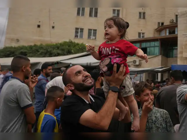 Israel–Hamas Ceasefire Holds as Massive Prisoner Exchange Begins